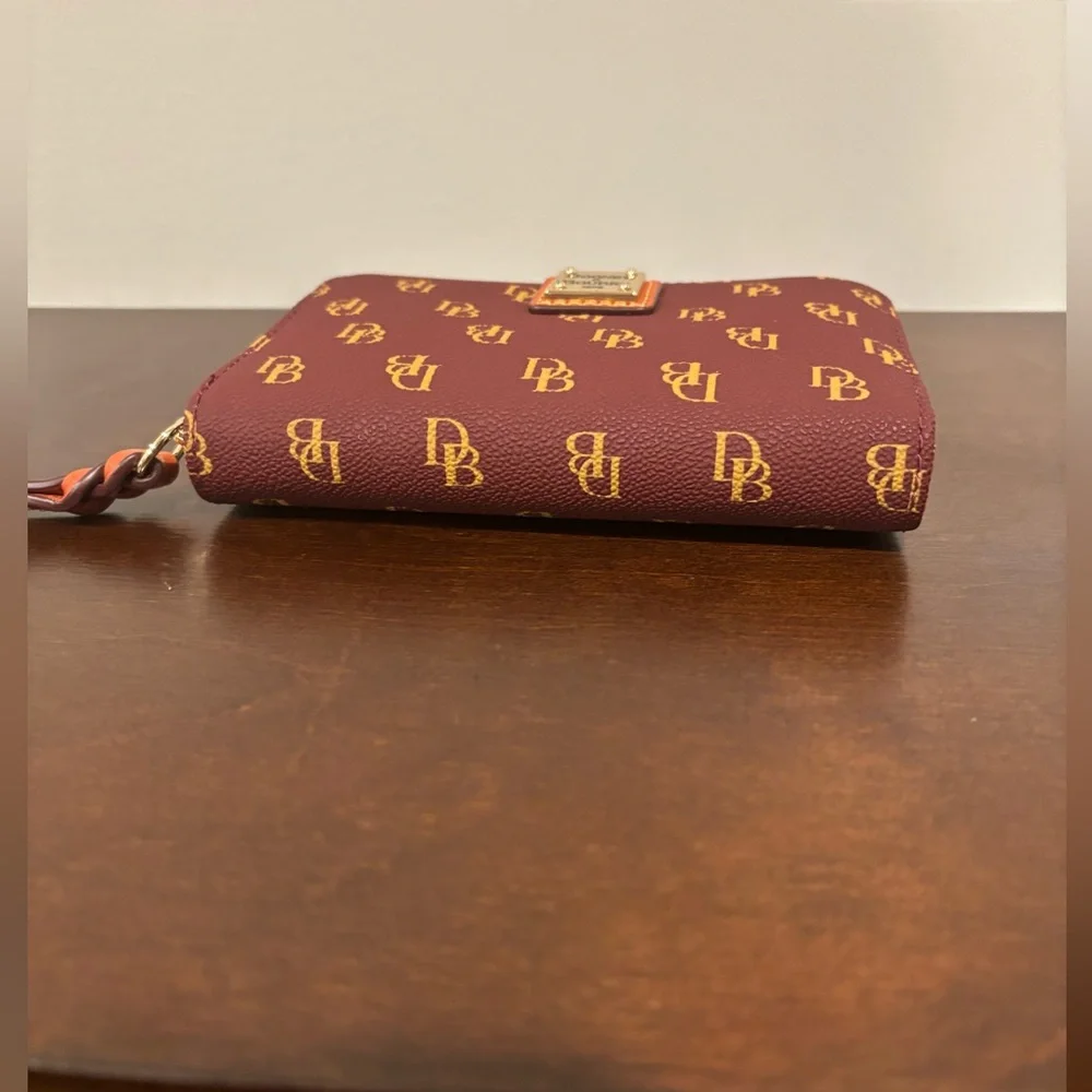 ⭐️ Authentic Dooney and Bourke Gretta Medium Zip Around Wallet ⭐️ - Picture 6 of 6
